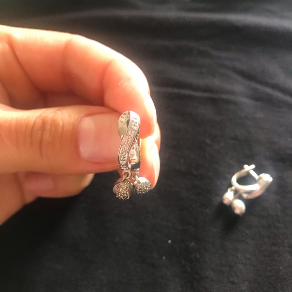 Set of earrings and ring.white gold and diamonds. - Picture 4 of 8